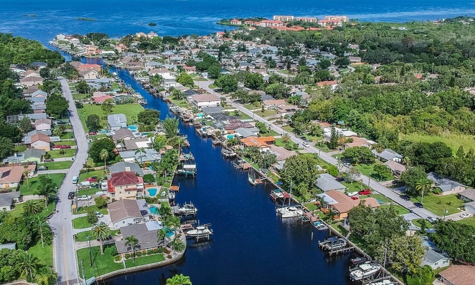 Baywood Village Casa | Cosy 2/2 Gulf Coast, Canal House con muelle, barco pontón y acceso al golfo