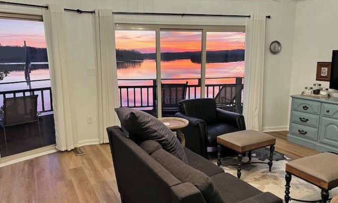 Cadiz Casa | Waterfront Home with stunning views - 6 Bed/4.5 Baths - With Dock