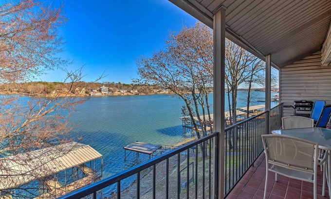 Rockwell Apartamento | Waterfront Hot Springs Condo w/ Boat Slip & Pool!