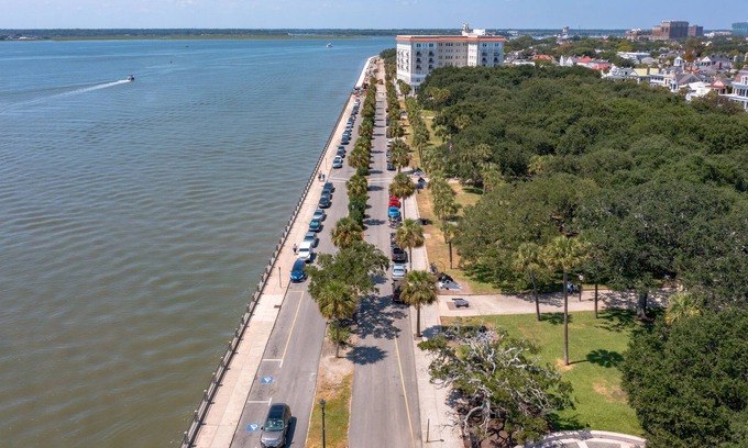 South of Broad Casa | Waterfront House on the Battery