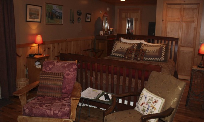 Saranac Lake Apartamento | Waterfront Bed & Breakfast Suite con balcón / vistas al agua