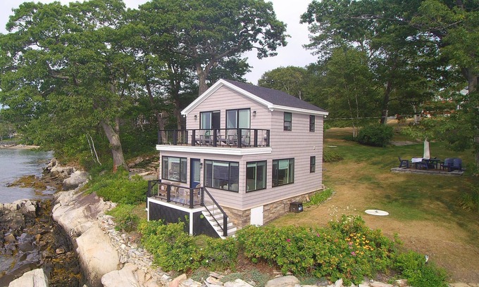 Peaks Island Cabaña | Waterfront Island Getaway con dos cabañas perfectas para familias múltiples o grandes