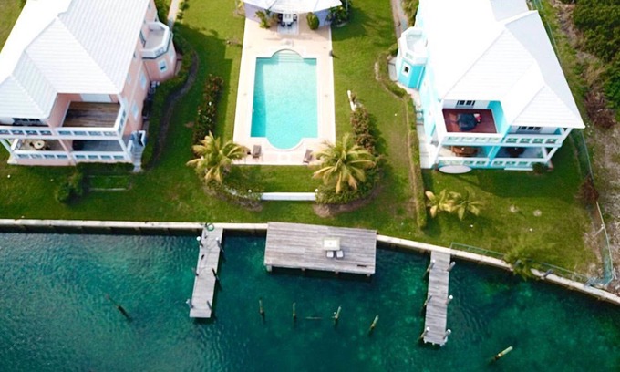 Bahamia West Casa | Frente al mar inspirado en el escape tropical italiano