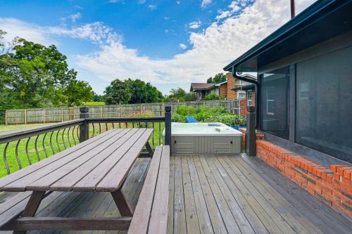 Arkansas City Casa | Waterfront Kansas Home with Private Fire Pit!