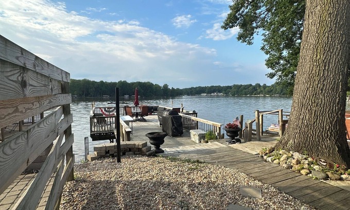 Monticello Cabaña | Waterfront Lake Cottage