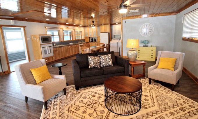 Waterford Cabaña | Waterfront Lake Cottage w/ Hot Tub!