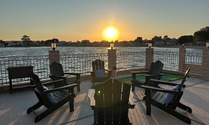 Silver Lakes Country Club Casa | Waterfront Lake House Gameroom Fishing