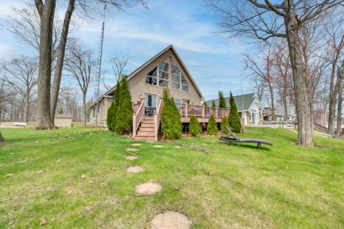 Tawas City Casa | Waterfront Lake Huron Home - Private Beach!