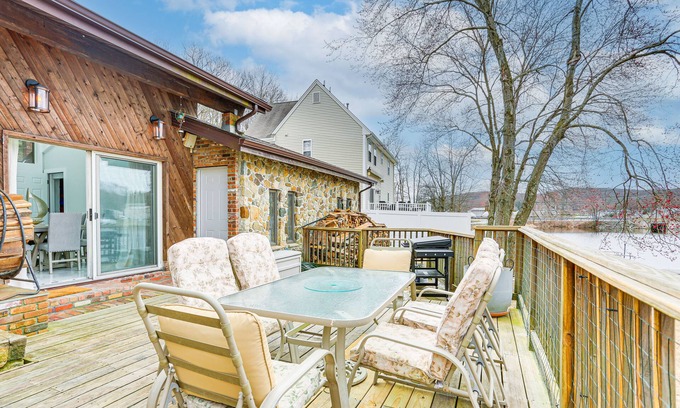 Lake Hopatcong Casa | Waterfront Lake Hopatcong Home w/ Boat Dock!