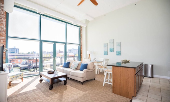 Sandusky Condominio | Condominio de lujo frente al mar - Dos noches min. Capacidad para 4 personas con vista de Cedar Point !!
