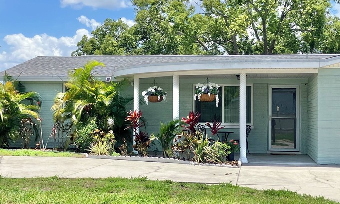 Aloha Gardens Casa | Waterfront near Tarpon Springs