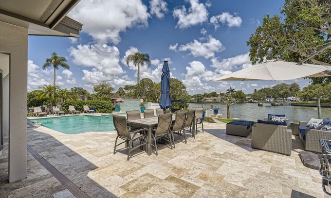 Harbor Hills Casa | Waterfront Oasis – 6BR Home w/Pool, Spa & kayaks