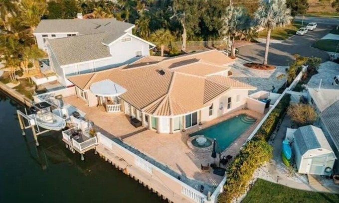 Anona Casa | Experience The Ultimate Luxury Living, Heated Pool