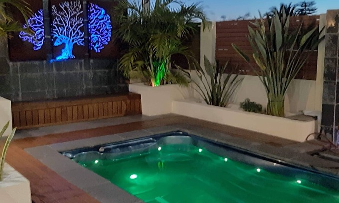 Glenelg North Apartamento | Waterfront Paradise heated swim spa