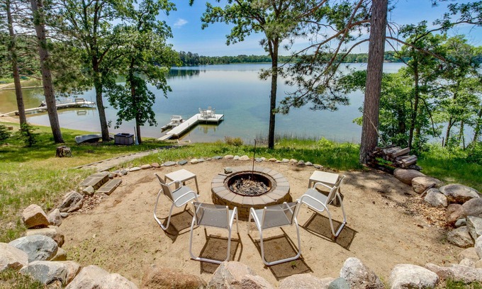 Pequot Lakes Cabina | Waterfront Pequot Lakes Cabin: Fire Pit + Views!