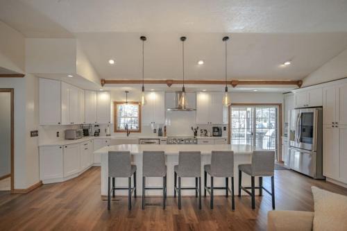 Friendsville Casa | Waterfront Pool Hottub Deep Creek Lake Wisp