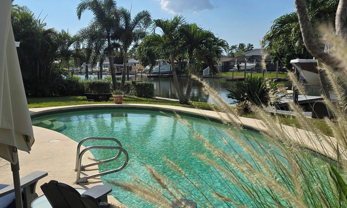 Bay Crest Park Casa | Waterfront-Pool-Pet Friendly