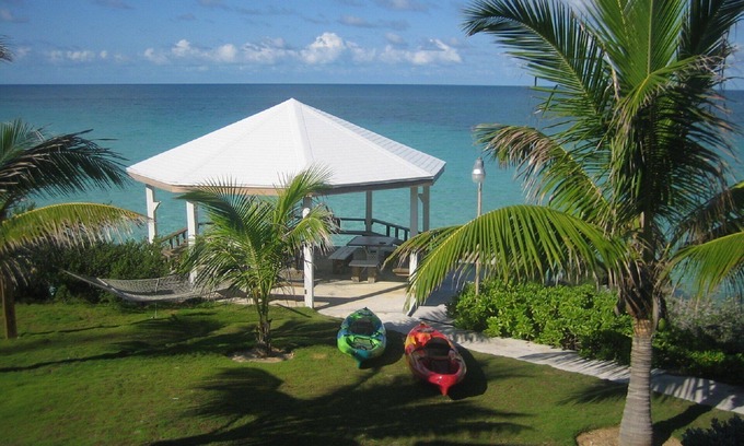 Rainbow Bay Villa | Frente al mar. Entrada privada al mar. Gazebo, Kayaks, Wifi. 300 pies a Rainbow Beach