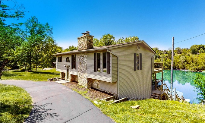Rock Harbor Cabina | Waterfront retreat w/deck, wood fireplace, gas grill, lake views, gas grill, W/D
