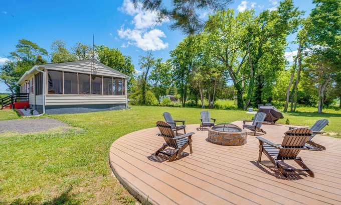 Rock Point Casa | Waterfront Rock Point Vacation Rental w/ Sunroom!