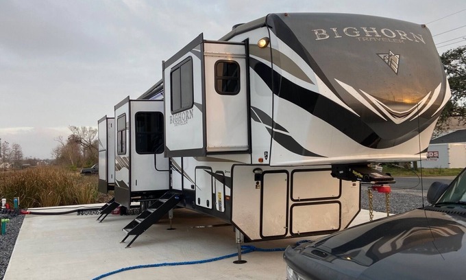 Bourg Alquiler De RV | WATERFRONT RV SITE W/ LAUNCH NEAR COCODRIE / POINTE AUX CHEIN/HOUMA