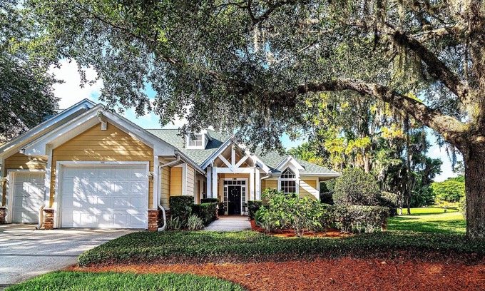 St. Augustine Condominio | Waterfront-screened lanai-BBQ - sleeps 7 - community pool & hot tub!