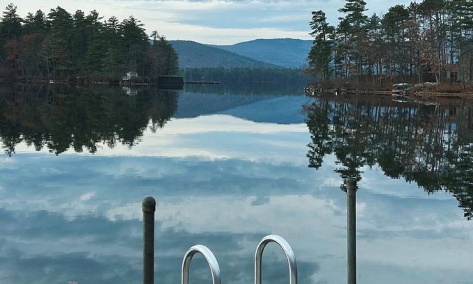 Moultonborough Casa | Casa 6 BR Squam Lake, pista de tenis, Mtn Vistas, Área de muelle masivo