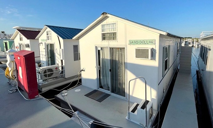 Tavernier Alquiler De Eote | Vista del atardecer frente al mar en el Aqua Villa Sand Dollar @ Mangrove Resort LLC