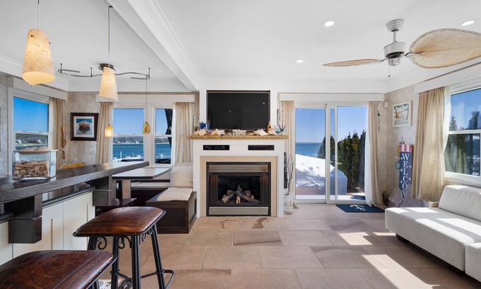 Hampton Bays Casa | WATERFRONT TOWNHOUSE - A SLICE OF HEAVEN