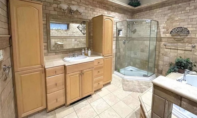 Lake Hopatcong Casa | WaterFront Vacation House with PRIVATE dock/Grill Area/fishing deck/massage tub