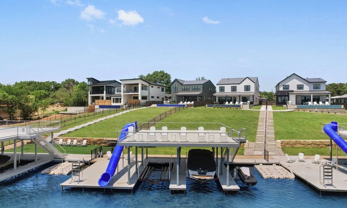 Kingsland Casa | Waterhouse at Lake LBJ Retreat