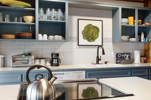 Wimberley Casa | Waterlily Creekside Serenity