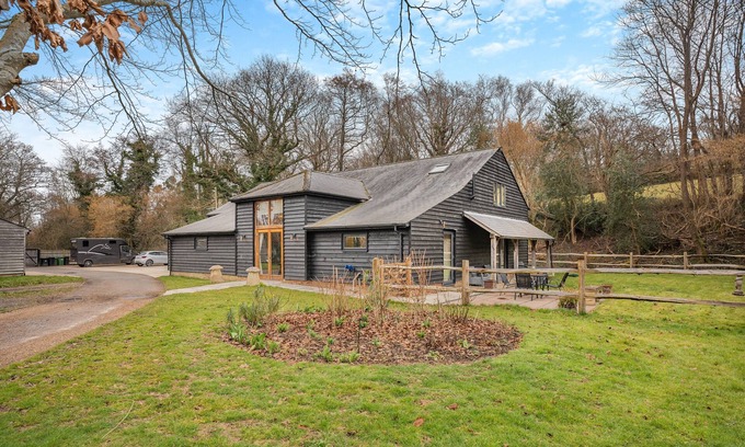 Ewhurst Green Casa | Watermans Vineyard Barn
