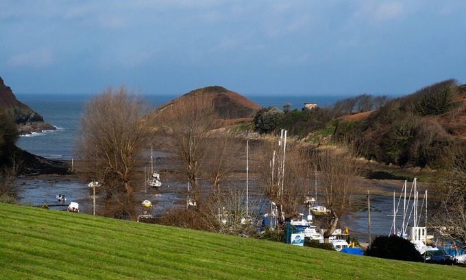 Watermouth Cabaña | WATERMOUTH CASTLE, RHODODENDRON APARTMENT, pet friendly in Ilfracombe
