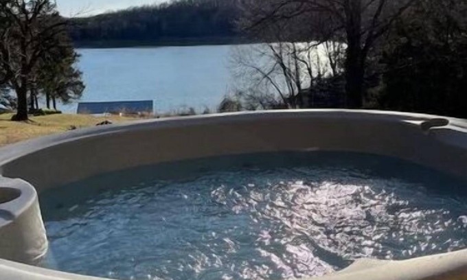 Omaha Cabaña | Water’s Edge cottage, Table Rock Lake, Golf, Branson, lakefront, Hot tub,