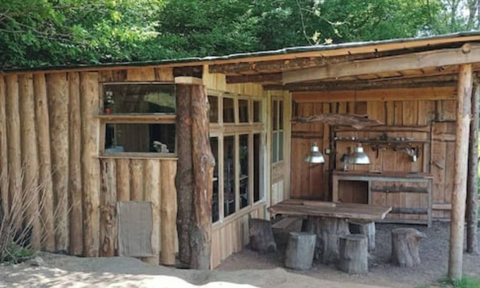 Saint-Eloy-les-Tuileries Cabina | Waterside cabin in the Corrézienne countryside