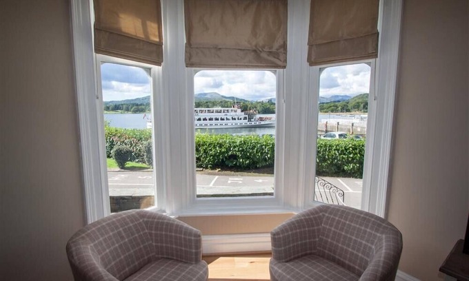 Waterhead Cabaña | WATERSIDE, pet friendly, with a garden in Ambleside