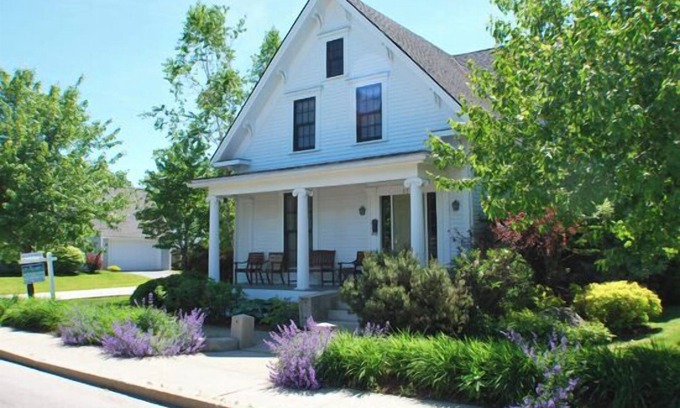 Rockland Cabaña | WATERSIDE RETREAT - City of Rockland