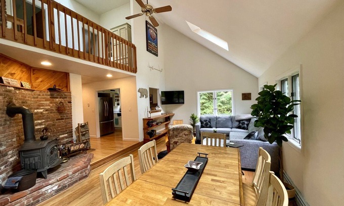 Campton Casa | Waterville Estates! Private and peaceful yard, Sleeps 8, 3Br/2Ba, Fire Pit, Deck