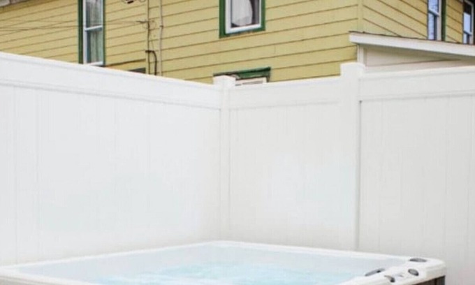 Watkins Glen Casa | WATKINS 4 BED 3 BATH · Walk to parks & r · Walk to parks & restaurants! Hot Tub! Game Room!