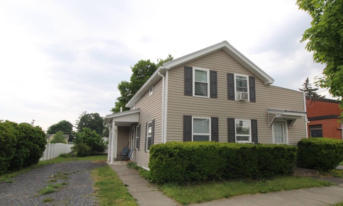 Watkins Glen Casa | Watkins Glen State Park is just a few steps away! Welcome to Parkview House.