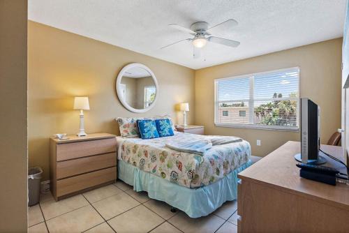St. Pete Beach Casa | Waves 14 Condo Beautiful 1 Bedroom with Pool