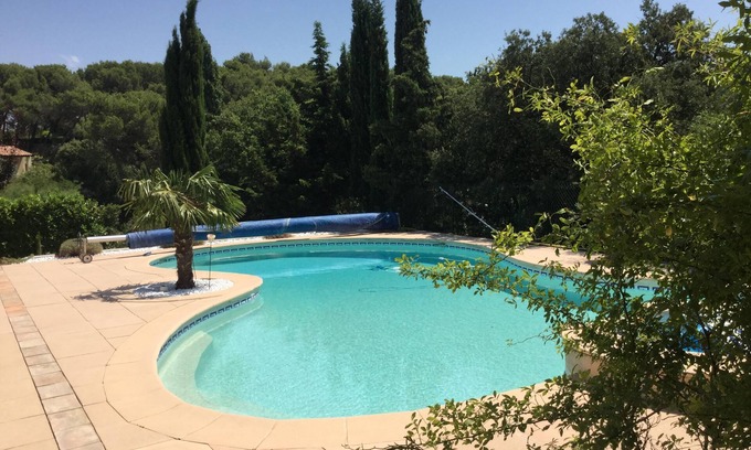 Aurons Casa | Le daremos la bienvenida en un pueblo típico en el corazón de la Provenza