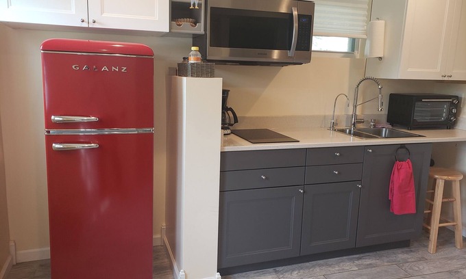 Weaverville Apartamento | Weaverville-King Bed,Walk to Downtown and the Lake