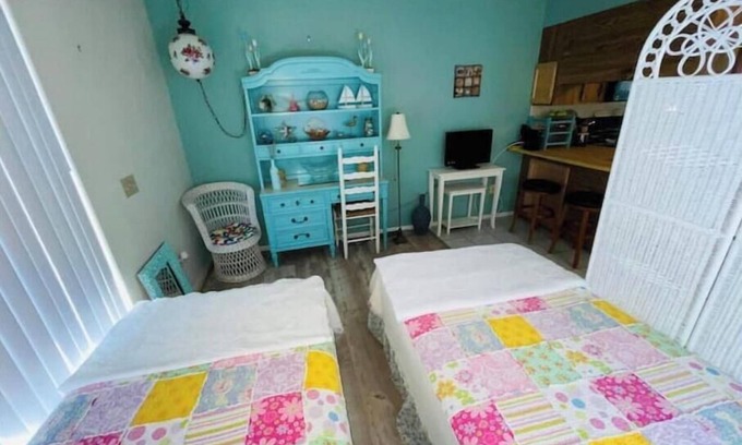 North Weeki Wachee Casa | Weeki Paradise Retreat-2/2 + Bonus Rm