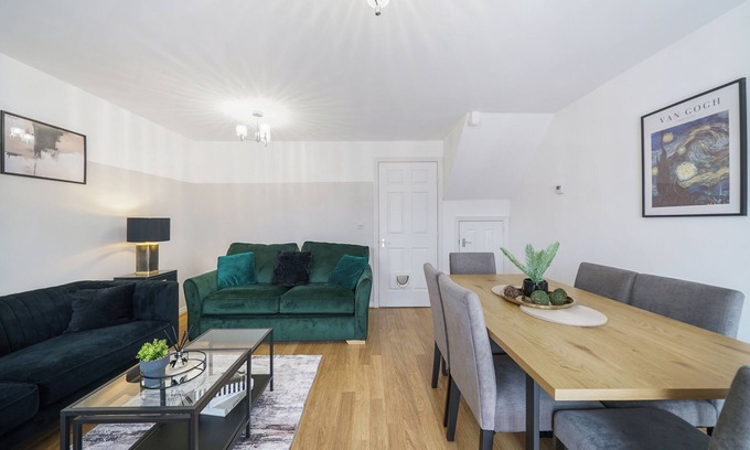 Hartwell Casa | WeeklyDeal|Relocation|Family|WiFi|Sleeps6
