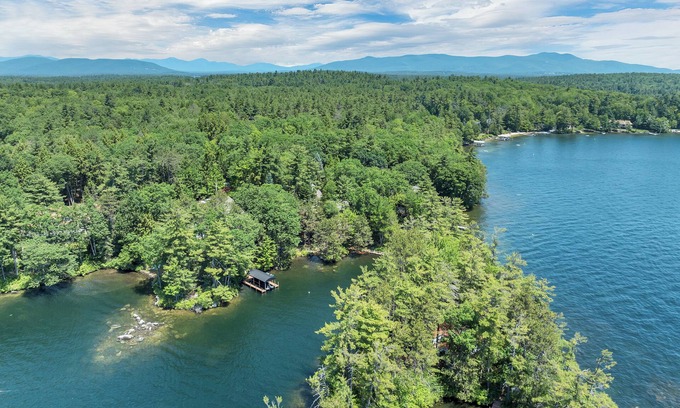 Meredith Casa | Wekepeke Point Estate on Lake Winnipesaukee