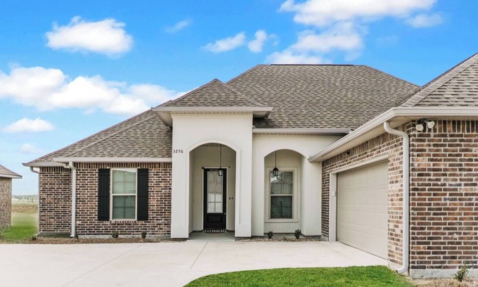 Lake Charles Casa | Welcome Contractor Stays at Rosehill Retreat