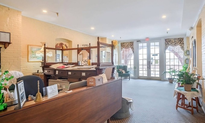 Abbeville Casa | Welcome to Abbeville! Short Drive to Greenwood City Garden! FREE Parking!