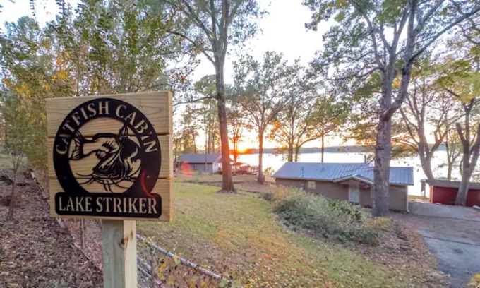 Laneville Cabina | Welcome to Catfish Cabin!